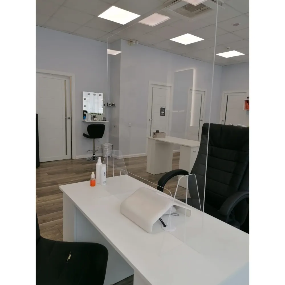 Läbipaistev kaitsebarjäär – kaitseklaas maniküürimeistritele